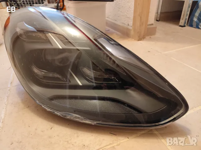 Продавам десен лед фар за Порше Панамера16-20 година