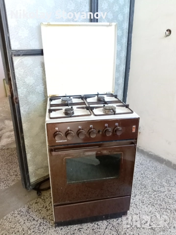 Газова готварска печка KONCAR + 2бр. Газови бутилки по 10 литра, снимка 2 - Печки, фурни - 52929347