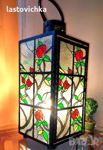 Нощна лампа ..стъклата направени в техника витраж 