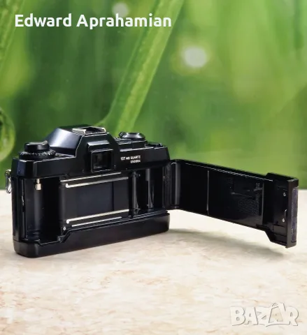 Фотоапарат Contax 137 MD Quartz + Data Back D-5, снимка 3 - Фотоапарати - 55865882