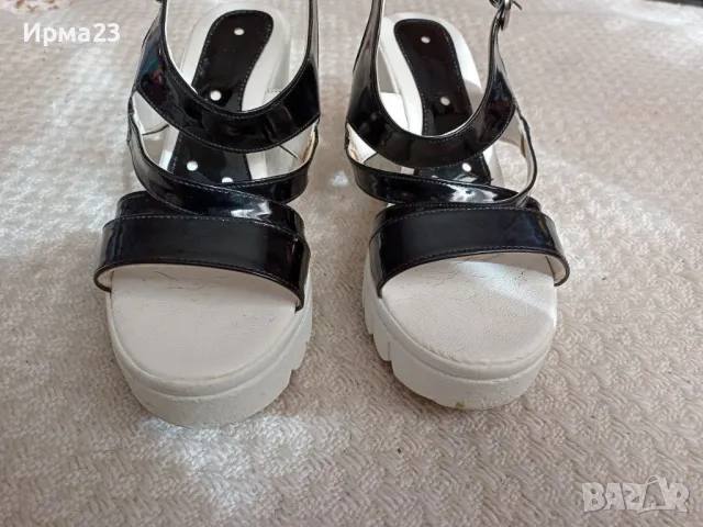 Дамски лачени сандали, снимка 1