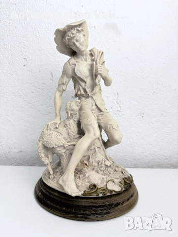 Колекционерска статуетка Capodimonte №7564, снимка 2 - Антикварни и старинни предмети - 52246321