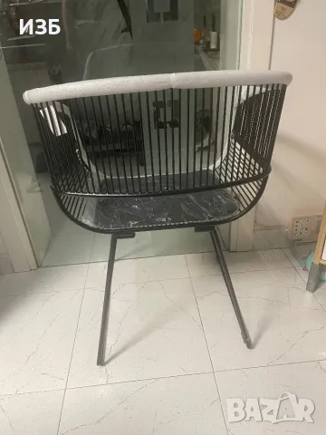 Метален стол : Хармония от линии, извивки и комфорт, снимка 4 - Столове - 48670636