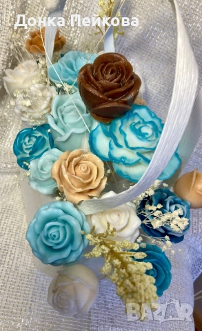 Луксозен букет от соеви  свещи в тюркоаз и бяло – ръчна изработка, снимка 6 - Изкуствени цветя - 53529671