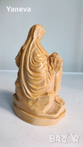 Статуетка „Пиета“ на Микеланджело, изобразяваща Дева Мария, държаща тялото на Исус Христос , снимка 7 - Статуетки - 53727551