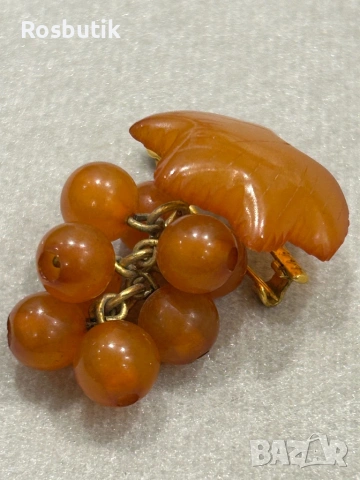 Съветска рядка брошка от кехлибар с позлата Грозд , снимка 2 - Антикварни и старинни предмети - 53355782