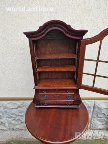 Уникална антикварна английска дървена витринка с чекмеджета махагон, снимка 6 - Антикварни и старинни предмети - 53063039