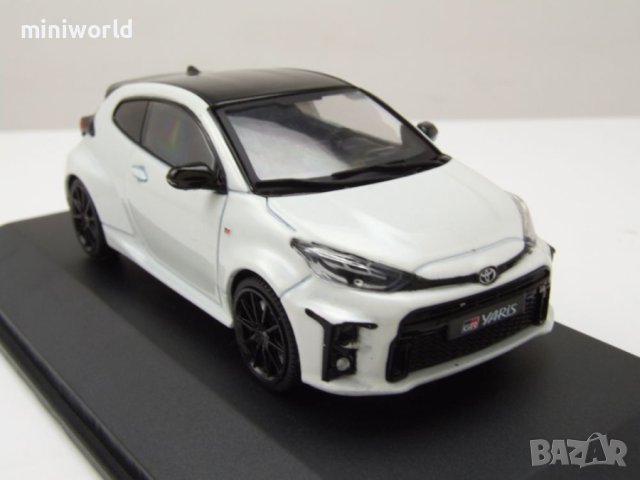 Toyota Yaris GR 2020 - мащаб 1:43 на Solido моделът е нов в PVC дисплей-кейс, снимка 16 - Колекции - 42719015