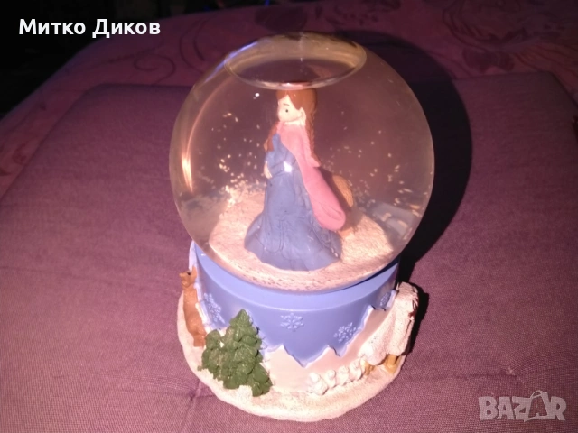 Музикална кутия стъклена снежна топка с герои от филма на Дисни "Замръзналото кралство"  Frozen Ана , снимка 5 - Декорация за дома - 53327284
