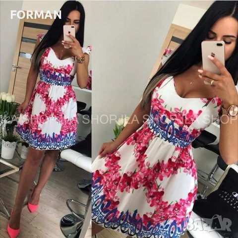 ПРЕКРАСНА кукленска рокля на цветя с къдрички на раменете