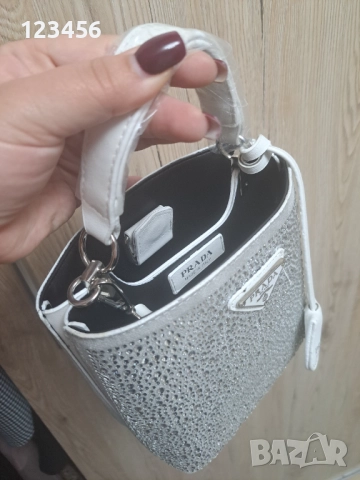 Нова чанта с камъни