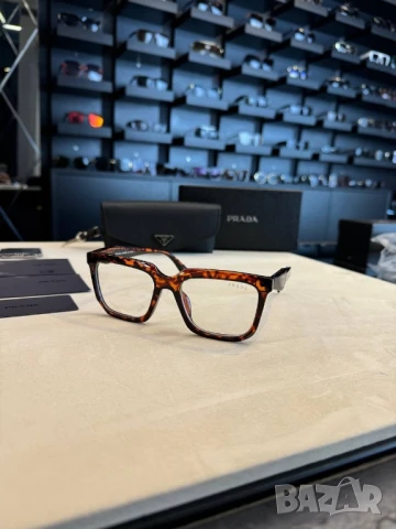 очила с калъф prada Tom Ford ray ban , снимка 6 - Слънчеви и диоптрични очила - 50588631