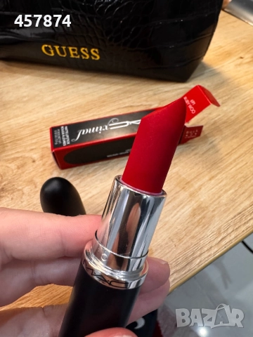 Червилото от MAC Cosmetics , снимка 2 - Козметика за лице - 52137312