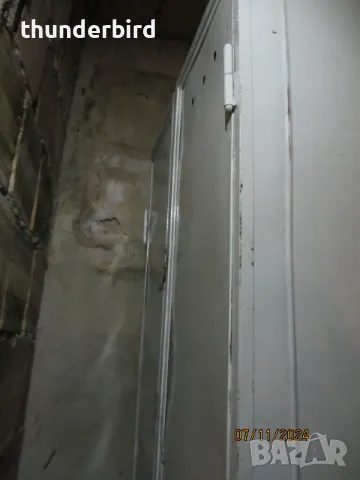 Гардероб метален с две врати, снимка 5 - Други - 47875892