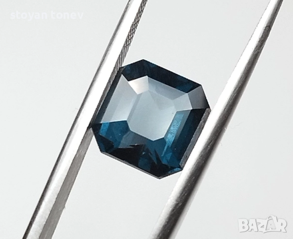 Магнетичен шпинел с наситен цвят 3.72кт.! Сертифициран! Нов!