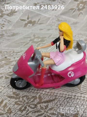 Барби на движещ се инерционен скутер Mattel