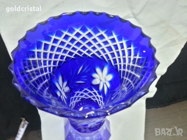 кристална ваза , снимка 2 - Антикварни и старинни предмети - 52267383