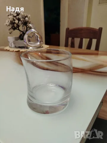 Шест броя стъклени чаши