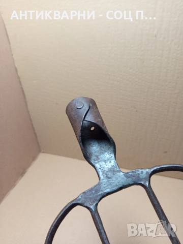 Соц Стара Ръчно Кована Вила За Сено., снимка 8 - Антикварни и старинни предмети - 51713390