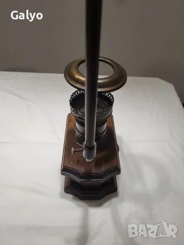 Стара антична нощна лампа от бронз и дървен материал, снимка 2 - Антикварни и старинни предмети - 49510337