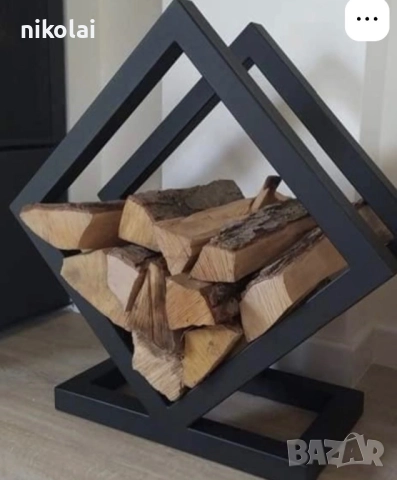 Стайка за дърва  и елха 