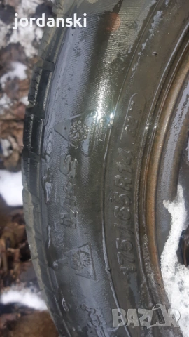 Зимни гуми Syron - 175/65/14-два броя, снимка 3 - Гуми и джанти - 53445161