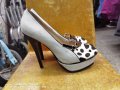 Оригинални елегантни обувки Yves Saint Laurent 39 номер, снимка 1 - Дамски обувки на ток - 34709971