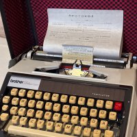 пишеща машина, снимка 3 - Антикварни и старинни предмети - 40327613