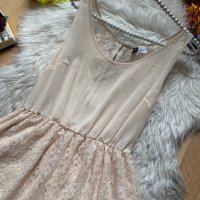 Кремава/светло бежова дантелена рокля Н&М, снимка 2 - Рокли - 42101119