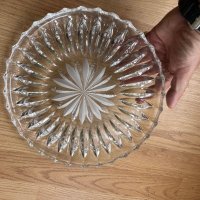Кристална чиния за сладки, снимка 1 - Чинии - 42259038