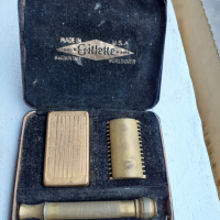 Стар колекционерски комплект за бръснене на Gillette, снимка 1 - Антикварни и старинни предмети - 36217709