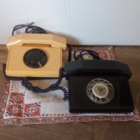 Стари телефони , снимка 1 - Антикварни и старинни предмети - 36302420