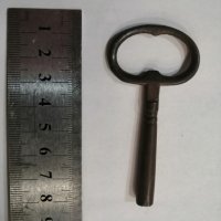 Стар ключ, ключе, 19 век от френски каминен, настолен часовнил, снимка 1 - Антикварни и старинни предмети - 35680027