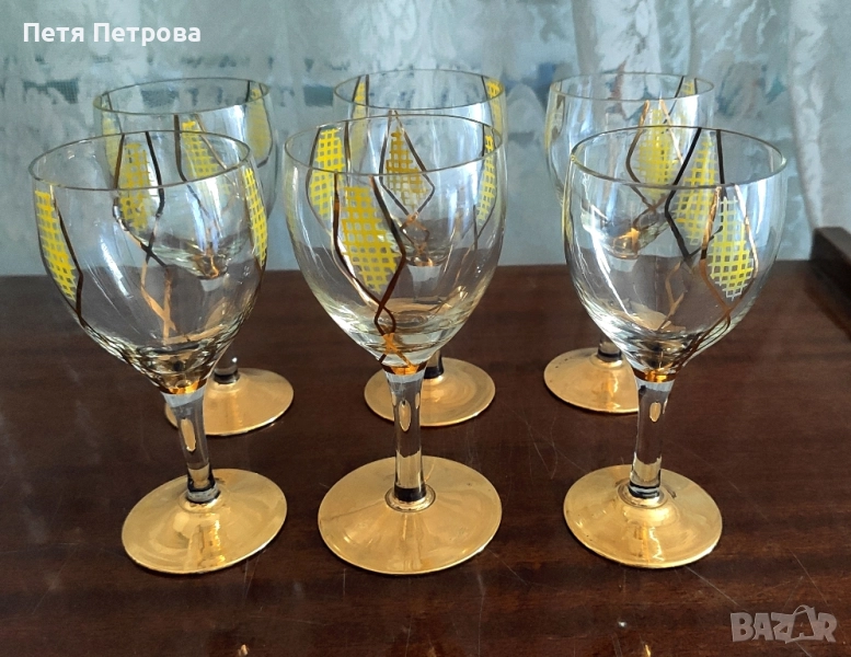 Красиви стъклени чаши на столче, снимка 1