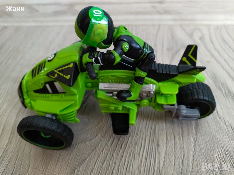Бен 10 с бойна машина , снимка 1
