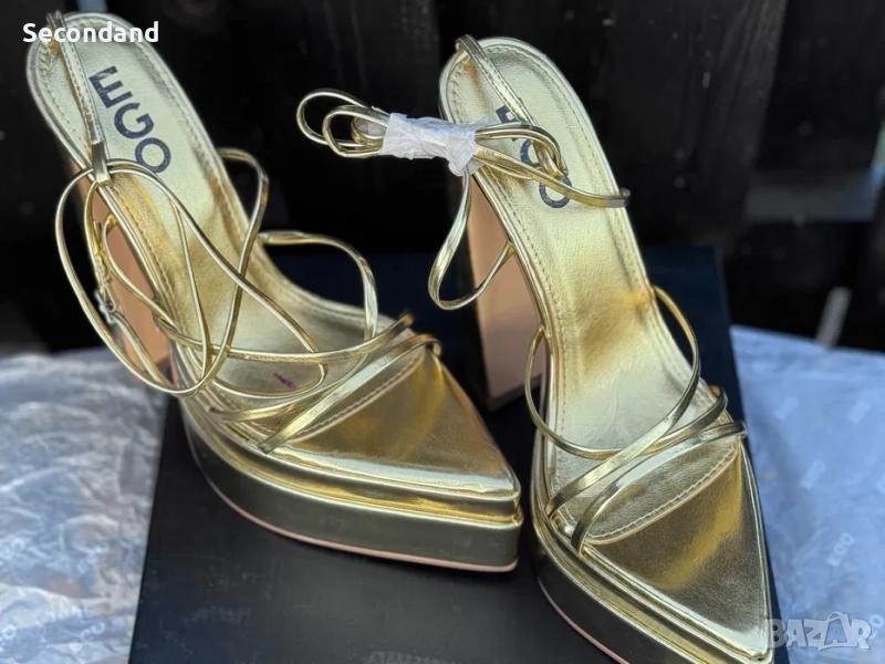 Златисти дамски обувки на висок ток, снимка 1