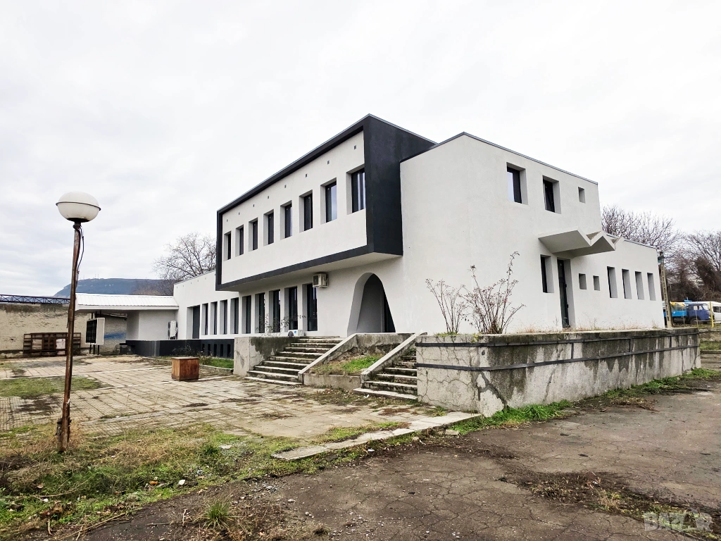 Производствена сграда в парцел два декара от Собственик, снимка 1