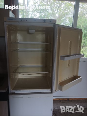 Хладилник с фризер Constructa, снимка 3 - Хладилници - 40878987