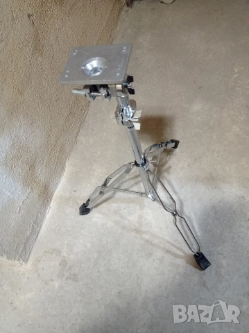 продавам стойка за ел.перкусия-роланд,алесис и др.