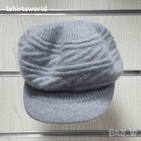 Нова зимна дамска шапка с козирка Ангора в сив цвят