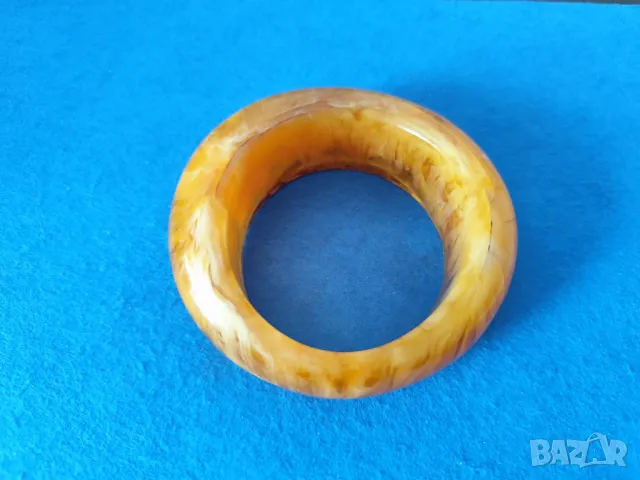 Стара гривна от каталин