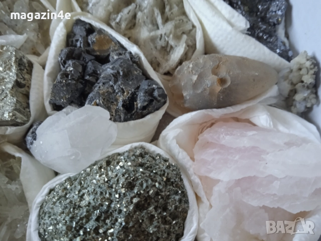 Sale, Кутия с минерали от България,естествени кристали и камъни, за колекционери геолози любители, , снимка 3 - Колекции - 51854687
