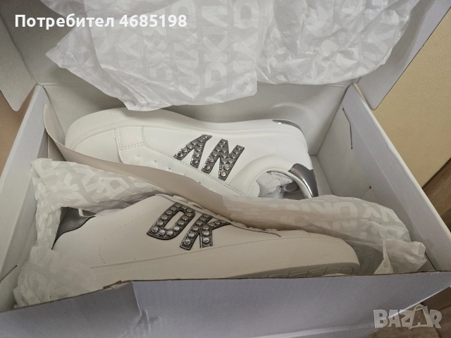 Чисто нови оригинални кецове DKNY