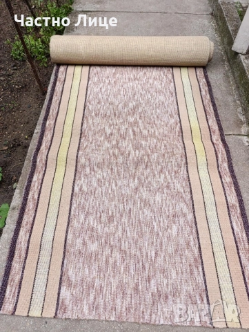 Продавам две мокетени пътеки.