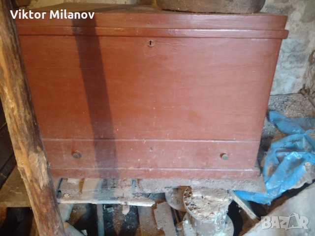 Стар дървен скрин