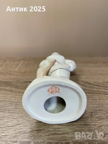 Винтидж порцеланова статуетка „Момиче с кофа“, СССР, снимка 3 - Антикварни и старинни предмети - 53237486