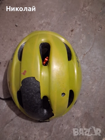 Каска и Шише за велосипед. 