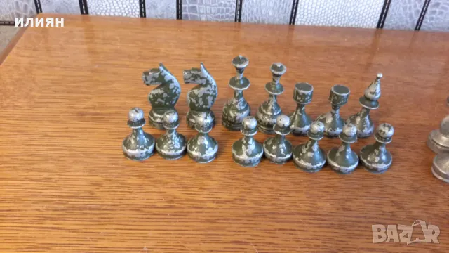 Алуминиеви фигури за шах имат забележки липсва един офицер от другите 4бр пешки са по светли , снимка 10 - Колекции - 48441608