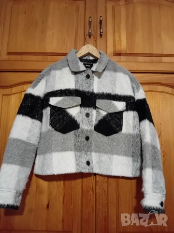 Късо дамско палто