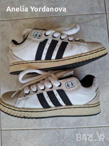 Adidas естествена кожа, снимка 4 - Детски маратонки - 53798966